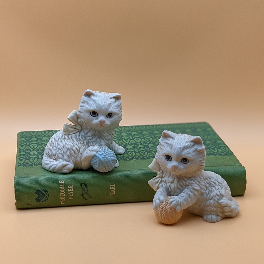 VTG Homco White Porcelain Kittens with Yarn